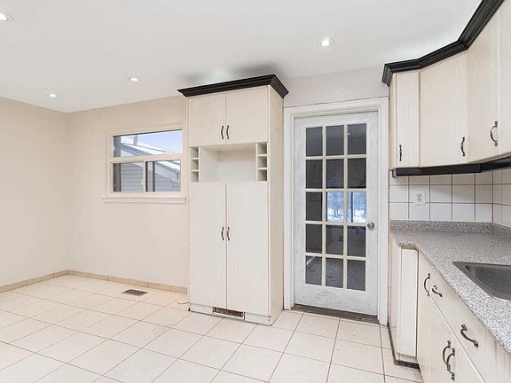 3rd image of 15 Golding Ave