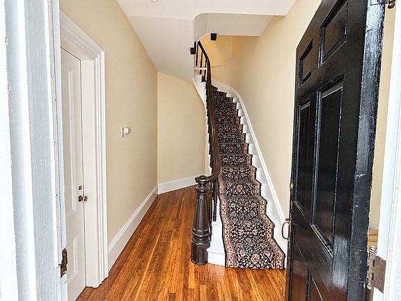 4th image of 24 Saunders St