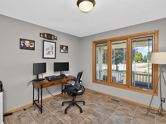 3rd image of 9392 Lake Dr