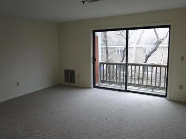 121 Hunters Run Pl, Haverhill, MA 01832