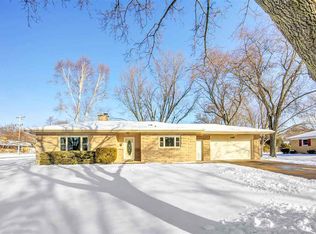 143 Hilltop Dr, Green Bay, WI 54301