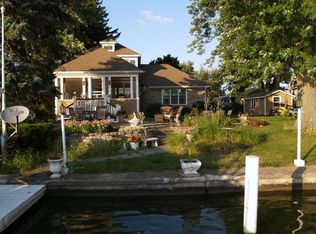 827 N River Rd, McHenry, IL 60051