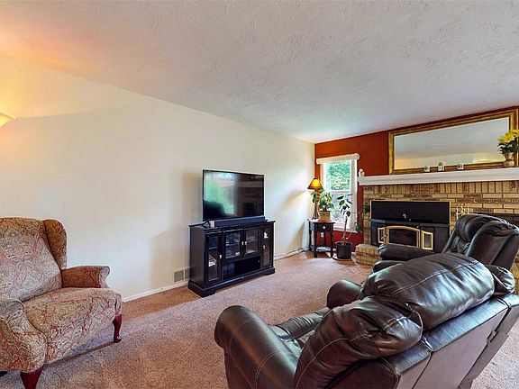 2nd image of 3149 Oak Cir