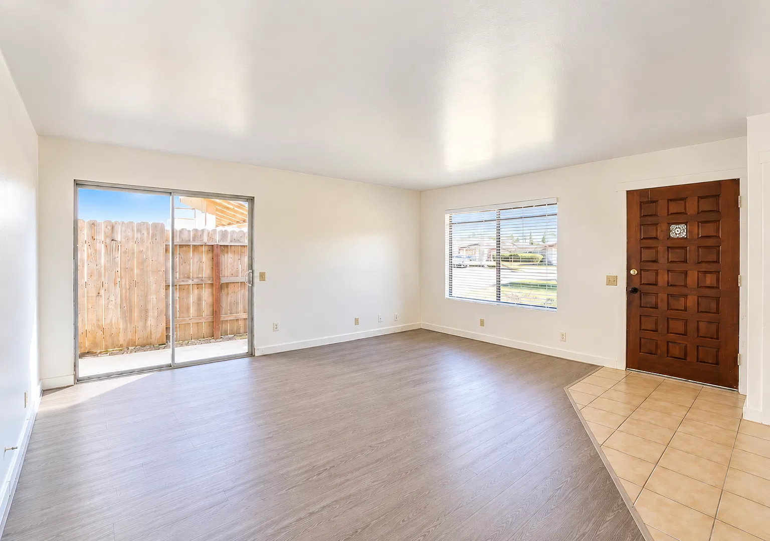 3 Bed, 2 bath- Casa La Canada Town House — Photo 3