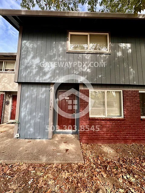 2565 SE Courtney Ave — Photo 3