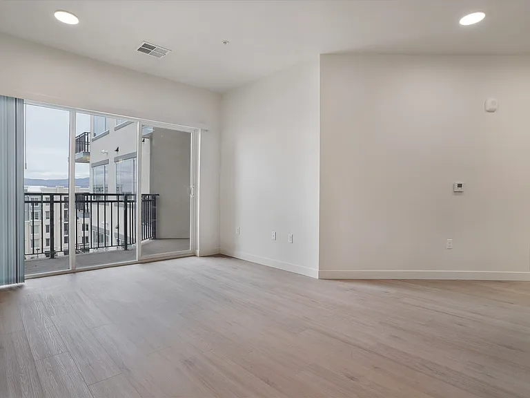 Spacious one-bedroom with Patio