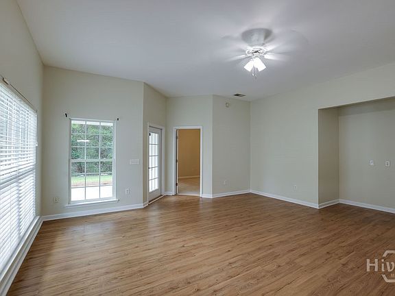 3rd image of 36 Falkland Avenue