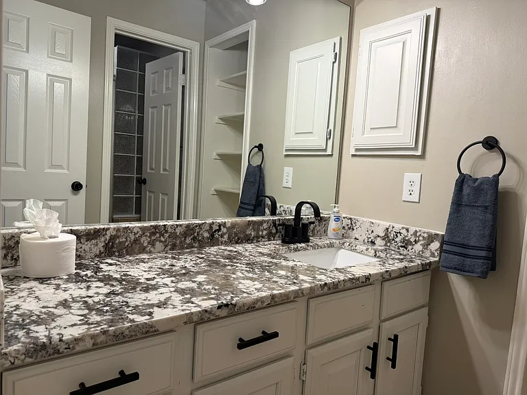 809 Almadin — Photo 22