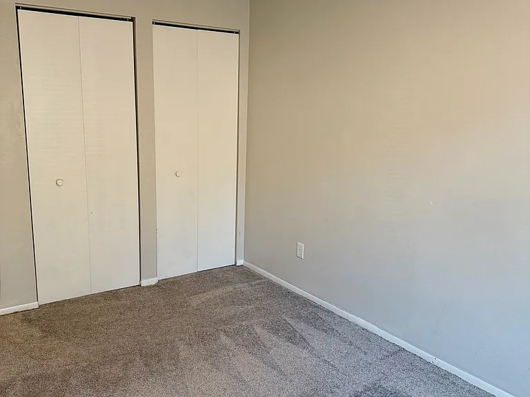 923 E College St #9 — Photo 7