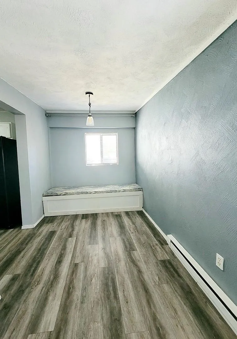 Charming Remodeled 2 Bedroom Home with Private Fenced Yard, Washer/Dryer in Old Colorado City and... — Photo 4