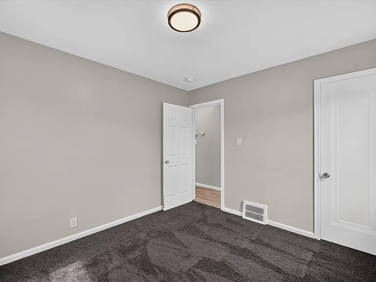 2090 Cicotte Ave — Photo 19