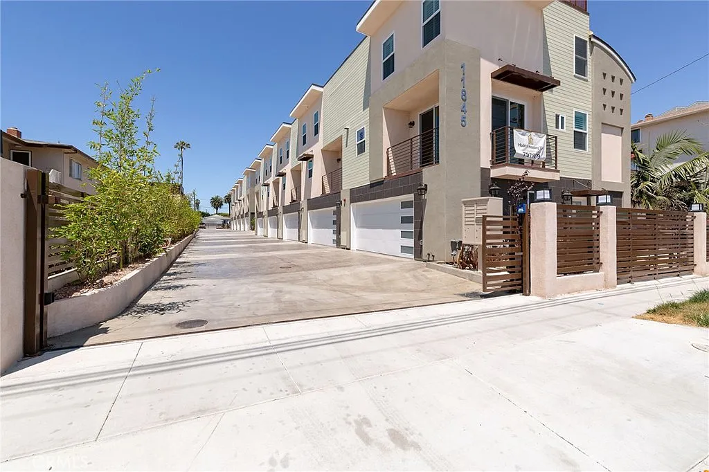 3 bed, 1550 sqft, $3,995 — Photo 2