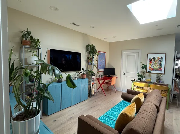 1114 Penn St NE APT 3, Washington, DC 20002