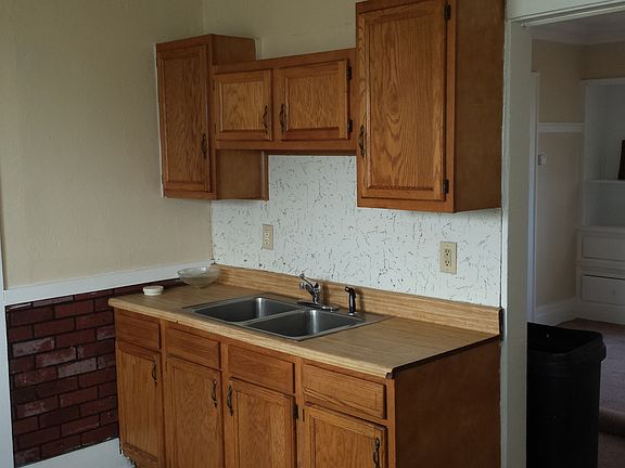 3rd image of 12901 Maplerow Ave