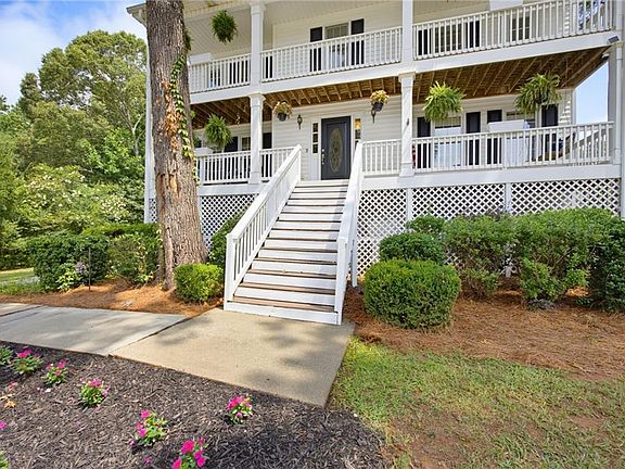 2nd image of 277 Lakeview Ln