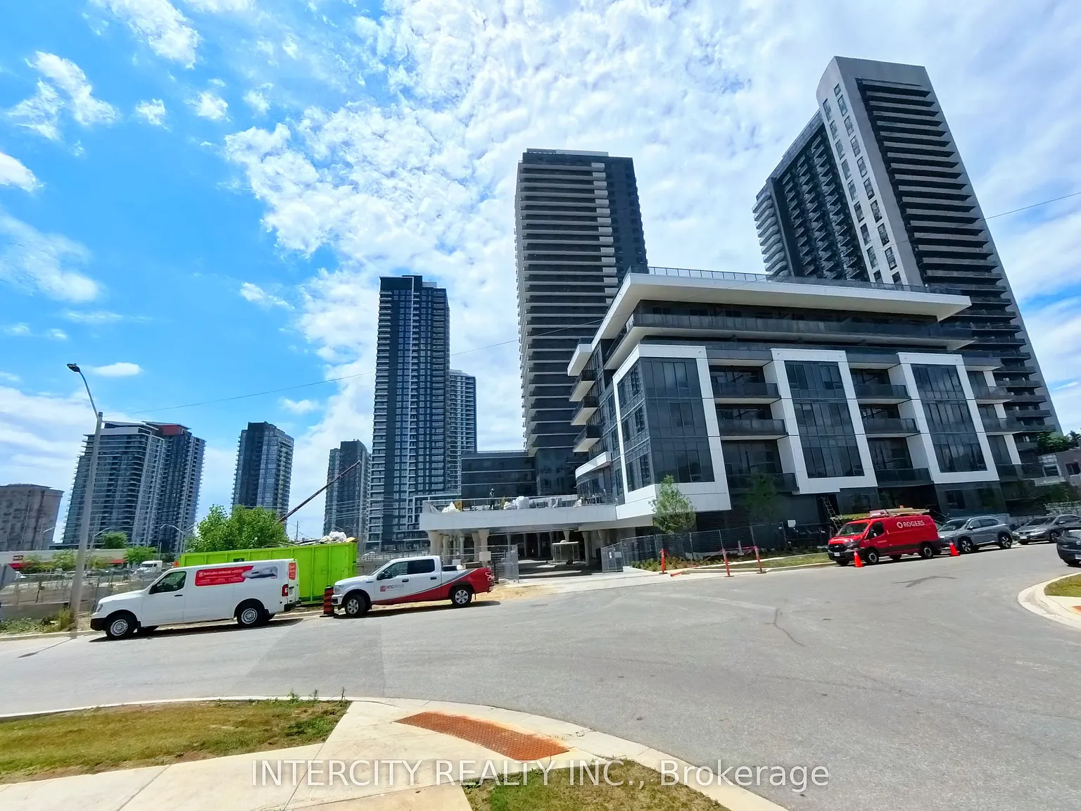 Canopy Towers — Photo 2