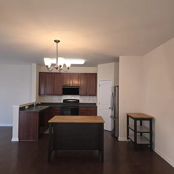 303 Ellis Ct — Photo 5