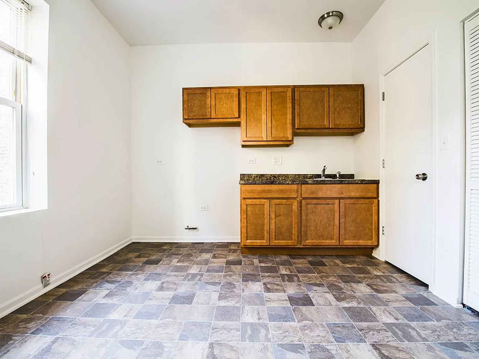 3560 W Cermak — Photo 3