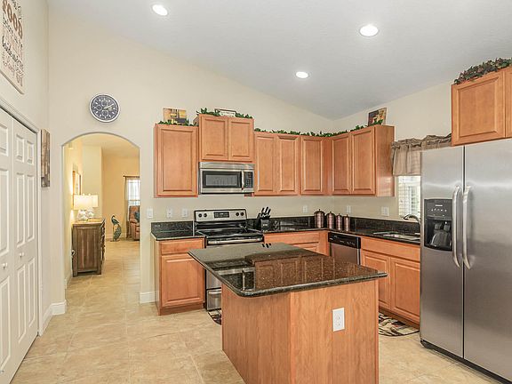 5th image of 2361 Nutmeg Ln SE