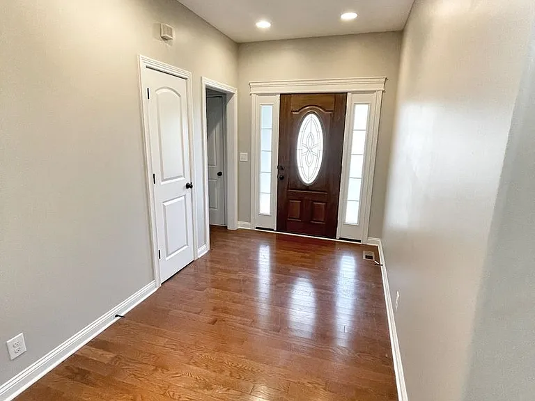 1320 Vantage Ct — Photo 4