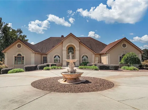 15 Lake Vista Ln, Commerce, GA 30529