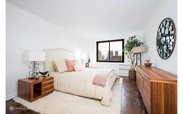 Sold by Douglas Elliman | media 27