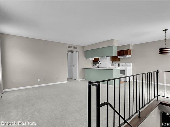 3rd image of 273 Inlet Ct