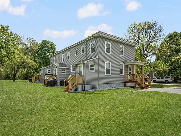 6 Boys Ave — Photo 24