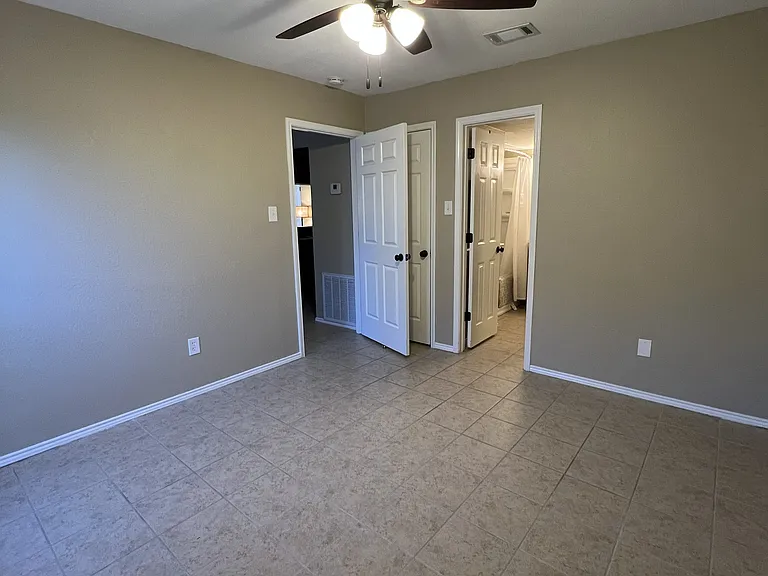 835 W Harwood Rd #C — Photo 8