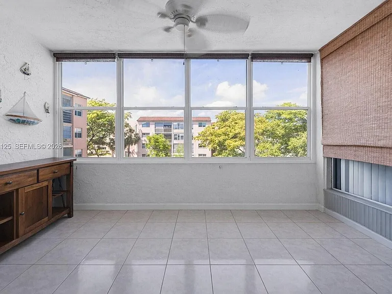 2861 Somerset Dr #301 — Photo 44