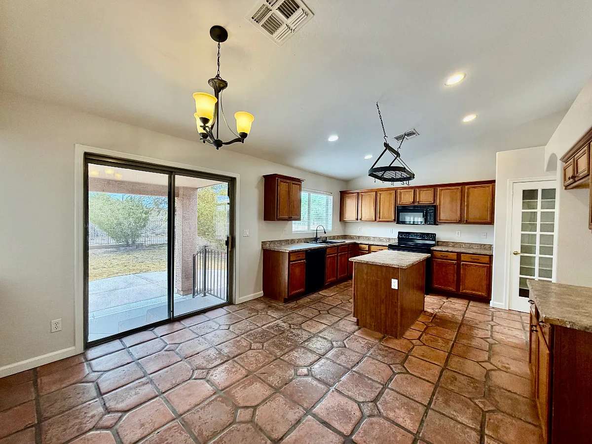 3 bed, 2.5 bath, 1833 sqft, $2,199 — Photo 4