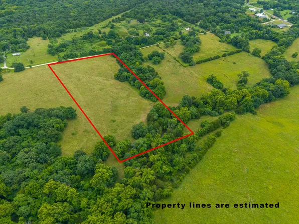 15 State Highway 32, Stockton, MO 65785