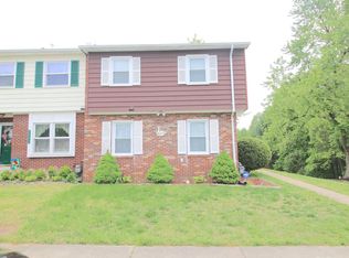 4317 Eileen Ct, Woodbridge, VA 22193