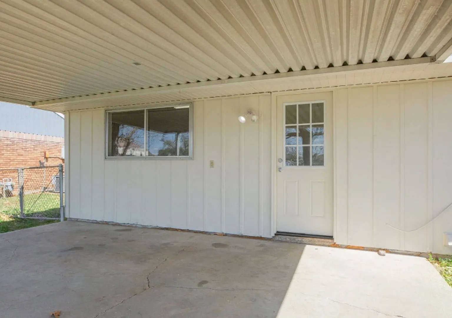 3 Bed 1 Bath Home — Photo 2