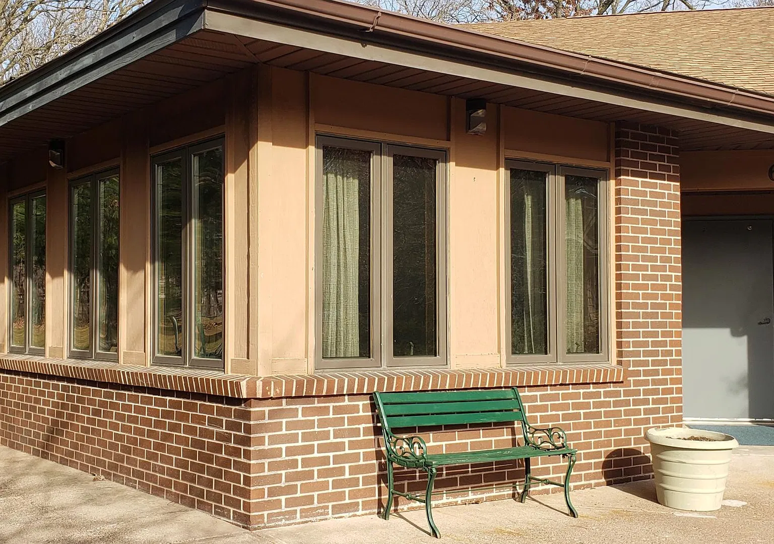 Northern Oak Apartment — Photo 1