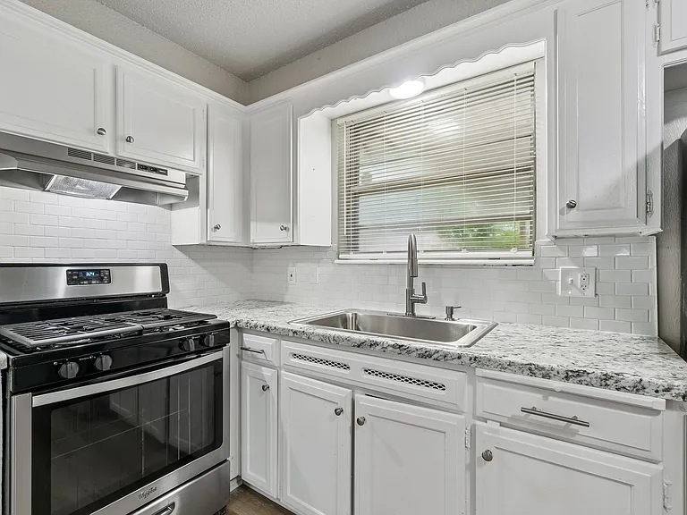 3133 Greenbrier Ter — Photo 4