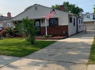 8153 Dale Ave, Center Line, MI 48015