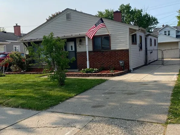 8153 Dale Ave, Center Line, MI 48015
