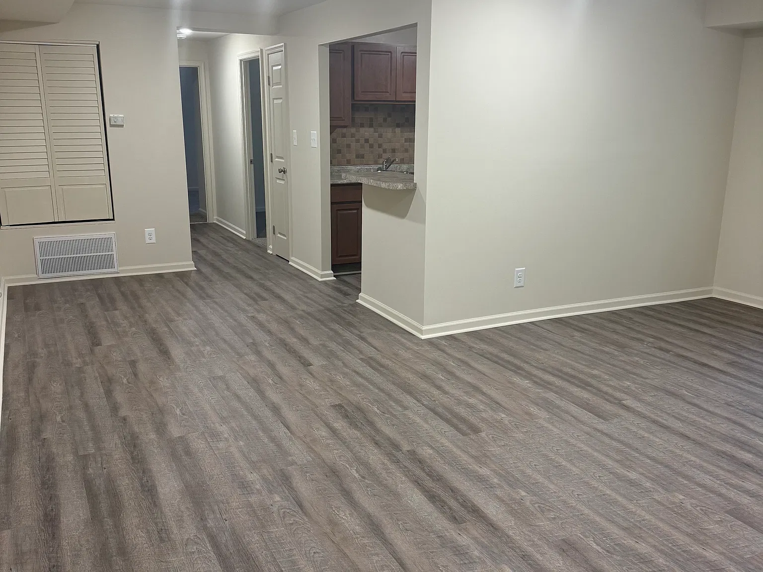 3 bed, 800 sqft, $1,599 — Photo 3