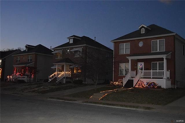 2nd image of 5874 Enright Ave