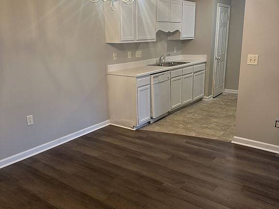 4th image of 800 Moultrie Ct Unit A
