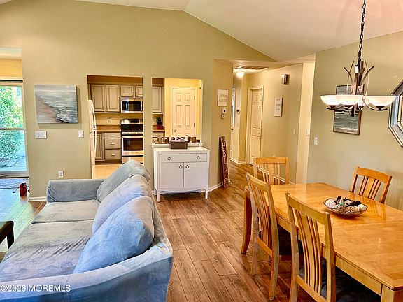 5th image of 2752 Meadow Lake Drive