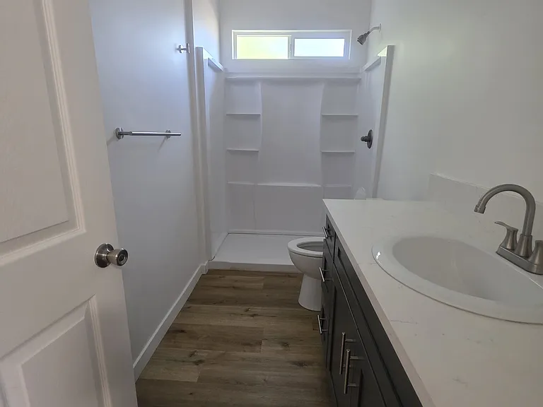 1209 W King St — Photo 17