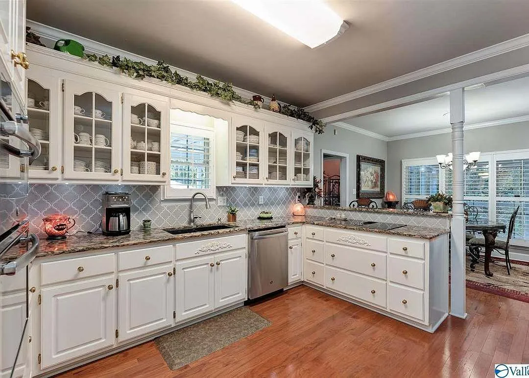 4 bed, 3603 sqft, $2,900 — Photo 1