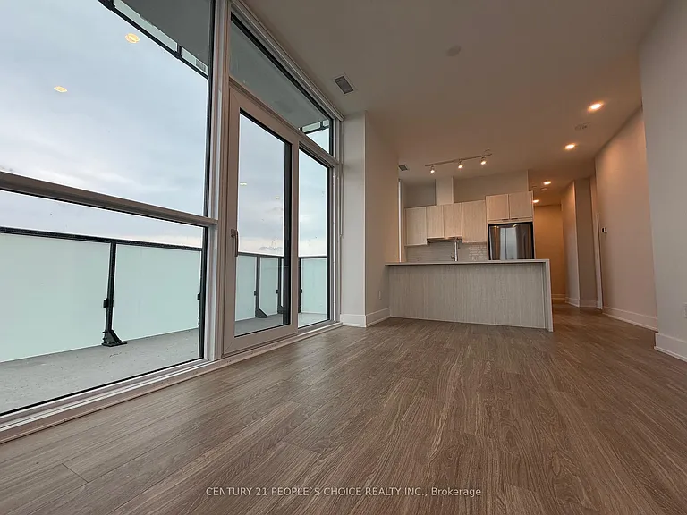 430 Square One Dr #Penthouse 05-05 — Photo 2