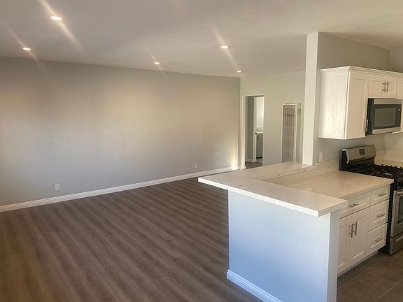 3rd image of 1223 N Kingsley Dr #5