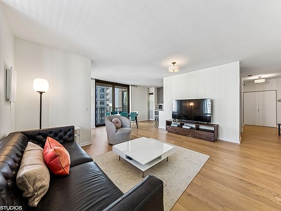 4th image of 635 N Dearborn St APT 1505