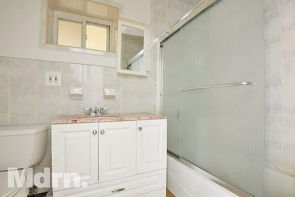 Rented by Mdrn Residential | media 25