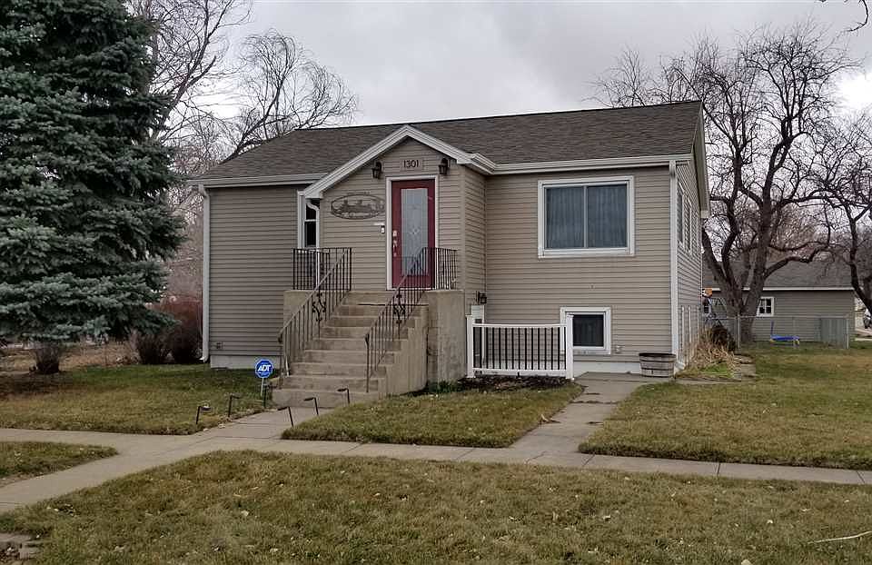 1st image of 1301 N Dewey St