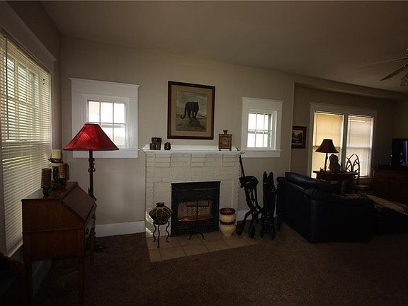 2nd image of 820 S Lindsay St